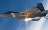 [ẢNH] Mài tóe lửa đường băng khi hạ cánh khẩn, tiết lộ thiết kế lạ của F-22 Raptor