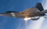 [ẢNH] Mài tóe lửa đường băng khi hạ cánh khẩn, tiết lộ thiết kế lạ của F-22 Raptor