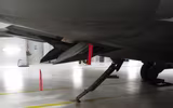 [ẢNH] Mài tóe lửa đường băng khi hạ cánh khẩn, tiết lộ thiết kế lạ của F-22 Raptor