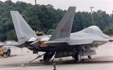[ẢNH] Mài tóe lửa đường băng khi hạ cánh khẩn, tiết lộ thiết kế lạ của F-22 Raptor