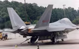 [ẢNH] Mài tóe lửa đường băng khi hạ cánh khẩn, tiết lộ thiết kế lạ của F-22 Raptor