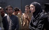 [ẢNH] Taliban dùng súng đe dọa phóng viên CNN