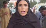 [ẢNH] Taliban dùng súng đe dọa phóng viên CNN