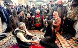 [ẢNH] Taliban dùng súng đe dọa phóng viên CNN
