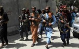 [ẢNH] Taliban ‘bất nhất’ khi vừa kêu gọi vừa cấm cửa viên chức Afghanistan đi làm