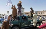 [ẢNH] Taliban ‘bất nhất’ khi vừa kêu gọi vừa cấm cửa viên chức Afghanistan đi làm