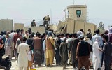 [ẢNH] Taliban ‘bất nhất’ khi vừa kêu gọi vừa cấm cửa viên chức Afghanistan đi làm