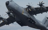 [ẢNH] ‘Ngựa thồ’ NATO gây tai tiếng khi tham gia di tản người tại Afghanistan