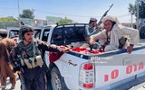 [ẢNH] Taliban ‘bất nhất’ khi vừa kêu gọi vừa cấm cửa viên chức Afghanistan đi làm