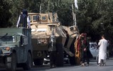 [ẢNH] Taliban ‘bất nhất’ khi vừa kêu gọi vừa cấm cửa viên chức Afghanistan đi làm