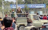 [ẢNH] Mỹ bất ngờ khi Taliban bội tín, tấn công thẳng vào người Mỹ di tản tại Kabul