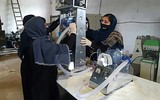 [ẢNH] Giải cứu các cô gái chuyên nghiên cứu về robot ra khỏi Afghanistan