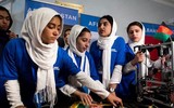 [ẢNH] Giải cứu các cô gái chuyên nghiên cứu về robot ra khỏi Afghanistan