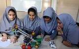 [ẢNH] Giải cứu các cô gái chuyên nghiên cứu về robot ra khỏi Afghanistan