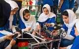 [ẢNH] Giải cứu các cô gái chuyên nghiên cứu về robot ra khỏi Afghanistan