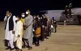 [ẢNH] ‘Ngựa thồ’ NATO gây tai tiếng khi tham gia di tản người tại Afghanistan