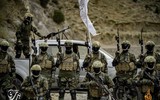 [ẢNH] Biệt kích Taliban công khai nhạo báng Mỹ