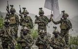 [ẢNH] Biệt kích Taliban công khai nhạo báng Mỹ