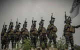 [ẢNH] Biệt kích Taliban công khai nhạo báng Mỹ