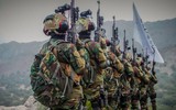 [ẢNH] Biệt kích Taliban công khai nhạo báng Mỹ