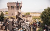 [ẢNH] Biệt kích Taliban công khai nhạo báng Mỹ