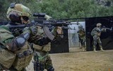 [ẢNH] Biệt kích Taliban công khai nhạo báng Mỹ