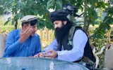 [ẢNH] Taliban vác súng đi xem bóng đá, động thái nhỏ, ý nghĩa lớn tại Afghanistan