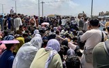 [ẢNH] Taliban vác súng đi xem bóng đá, động thái nhỏ, ý nghĩa lớn tại Afghanistan