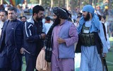 [ẢNH] Taliban vác súng đi xem bóng đá, động thái nhỏ, ý nghĩa lớn tại Afghanistan