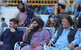 [ẢNH] Taliban vác súng đi xem bóng đá, động thái nhỏ, ý nghĩa lớn tại Afghanistan