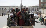 [ẢNH] Taliban 'vãi đạn' ăn mừng 'độc lập' sau khi lính Mỹ cuối cùng rời đi