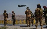 [ẢNH] Thiếu tướng Donahue là người lính Mỹ cuối cùng lên máy bay rời Afghanistan