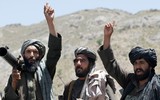 [ẢNH] Taliban 'vãi đạn' ăn mừng 'độc lập' sau khi lính Mỹ cuối cùng rời đi