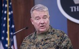 [ẢNH] Thiếu tướng Donahue là người lính Mỹ cuối cùng lên máy bay rời Afghanistan