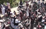 [ẢNH] Màn ăn mừng 'chiến thắng hụt' nhưng đầy chết chóc của Taliban