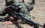 [ẢNH] Súng máy huyền thoại Mỹ trên bàn làm việc của chi huy khét tiếng Taliban