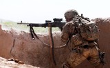 [ẢNH] Súng máy huyền thoại Mỹ trên bàn làm việc của chi huy khét tiếng Taliban