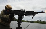 [ẢNH] Súng máy huyền thoại Mỹ trên bàn làm việc của chi huy khét tiếng Taliban