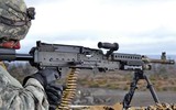 [ẢNH] Súng máy huyền thoại Mỹ trên bàn làm việc của chi huy khét tiếng Taliban