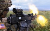 [ẢNH] Súng máy huyền thoại Mỹ trên bàn làm việc của chi huy khét tiếng Taliban
