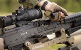 [ẢNH] Súng máy huyền thoại Mỹ trên bàn làm việc của chi huy khét tiếng Taliban