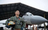[ẢNH] Học Mỹ, Trung Quốc ra mắt chiến đấu cơ tác chiến điện tử