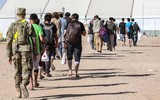 [ẢNH] Nhóm đàn ông Afghanistan tị nạn tấn công nữ binh sĩ Mỹ