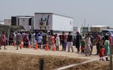 [ẢNH] Nhóm đàn ông Afghanistan tị nạn tấn công nữ binh sĩ Mỹ