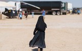 [ẢNH] Nhóm đàn ông Afghanistan tị nạn tấn công nữ binh sĩ Mỹ