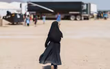[ẢNH] Nhóm đàn ông Afghanistan tị nạn tấn công nữ binh sĩ Mỹ