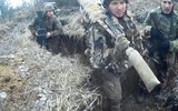 [ẢNH] Xuất hiện đội lính bắn tỉa bí ẩn trang bị toàn đồ NATO tại miền Đông Ukraine