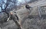 [ẢNH] Xuất hiện đội lính bắn tỉa bí ẩn trang bị toàn đồ NATO tại miền Đông Ukraine