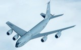 [ẢNH] 'Thùng xăng bay' KC-135 Mỹ suýt gây họa vì tự động bổ nhào