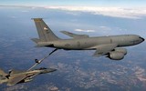 [ẢNH] 'Thùng xăng bay' KC-135 Mỹ suýt gây họa vì tự động bổ nhào